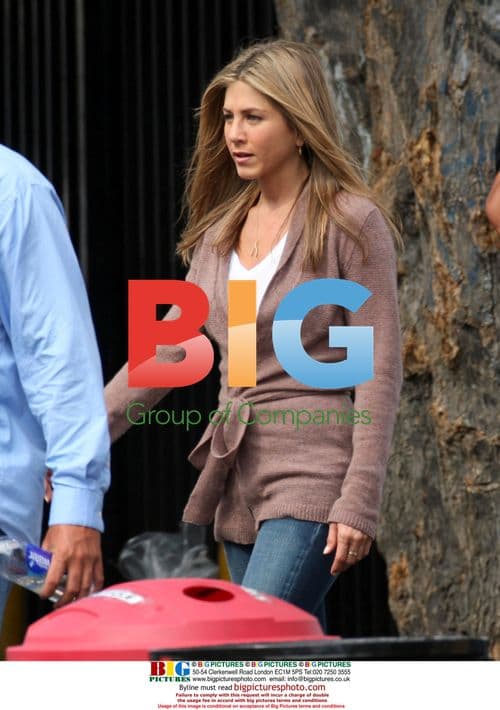 Jennifer Aniston on set of 'He's Not That Into You'