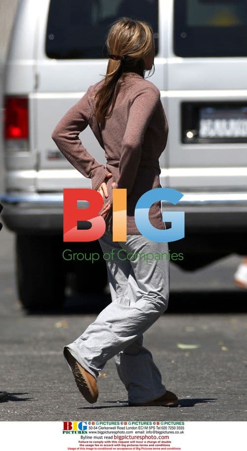 Jennifer Aniston on the set of "He's Not That Into You"