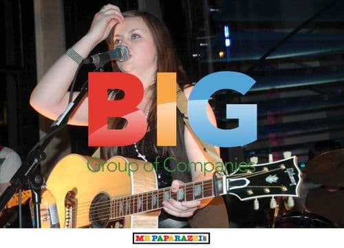 Amy McDonald Performs at Apple Store