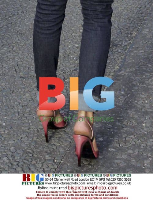 Amy Winehouse in Pink Peep-Toe Shoes