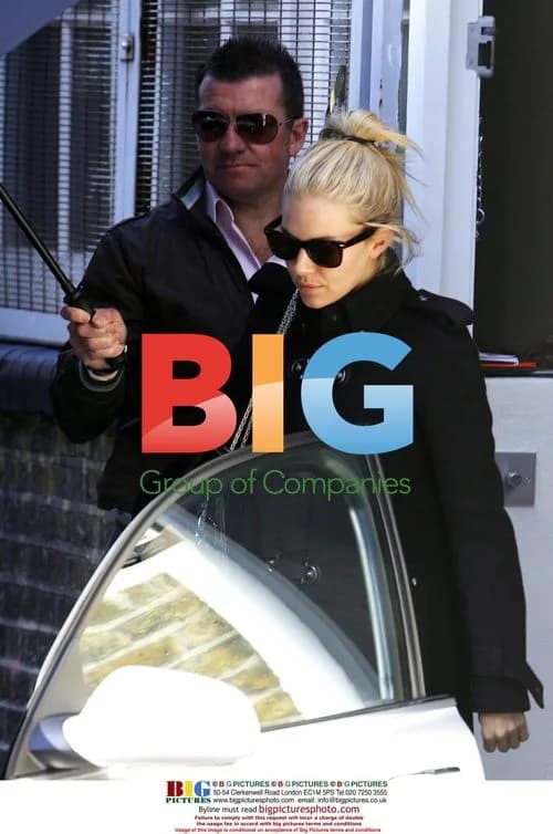 Sienna Miller Leaving for Movie Shoot