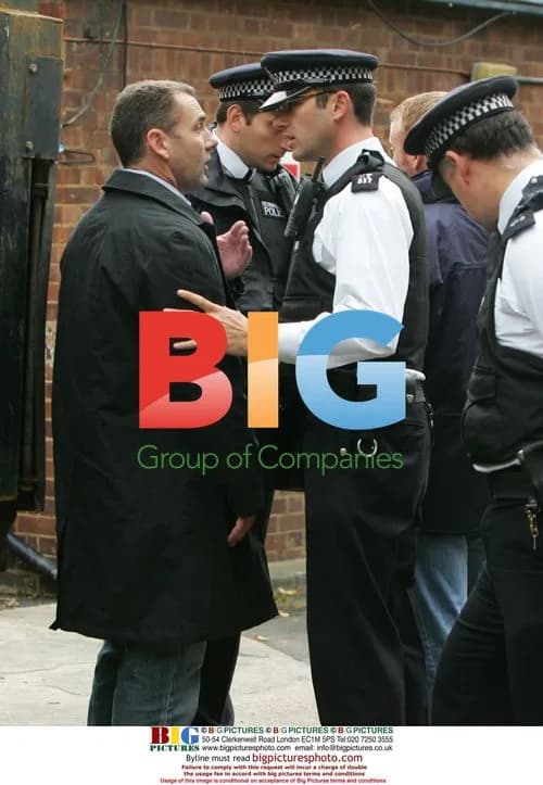 Beckham Security Scuffle with Paparazzi