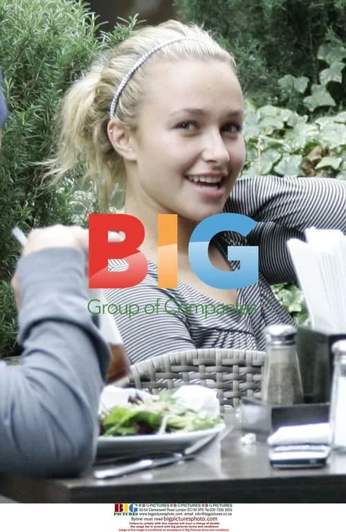 Hayden Panettiere Having Lunch
