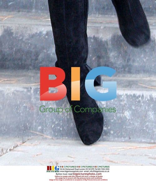 Bridget Moynahan Gets Help from Hunky Assistant