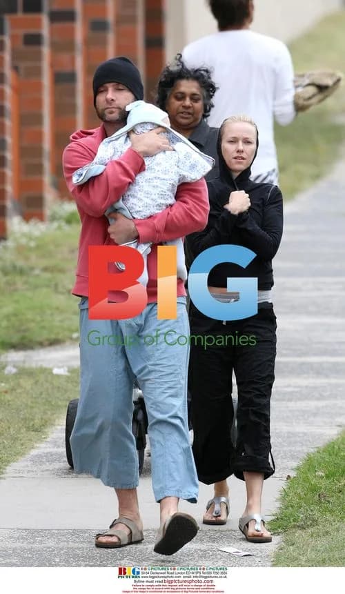 Naomi Watts and Liev Schreiber with son in Sydney