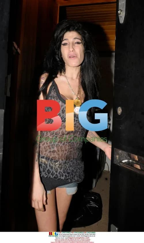 Amy Winehouse Answers Door