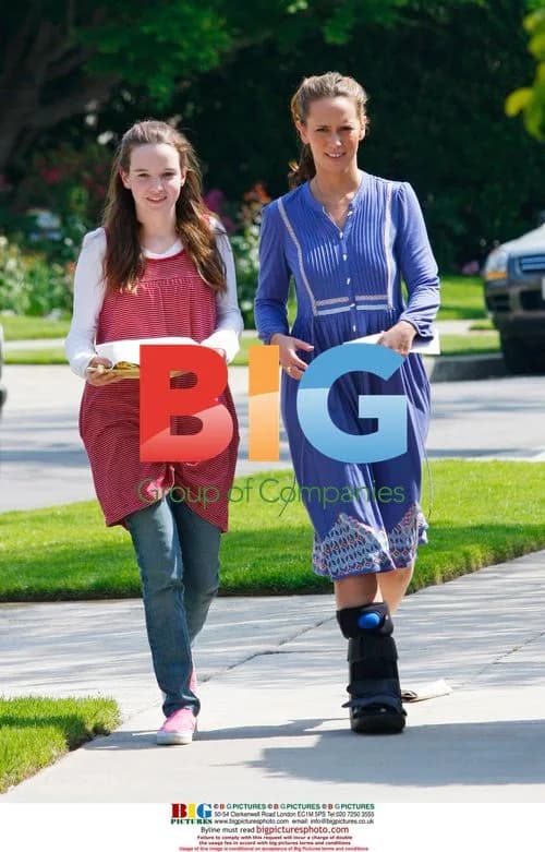 Jennifer Love Hewitt Picks Up Homemade Tacos