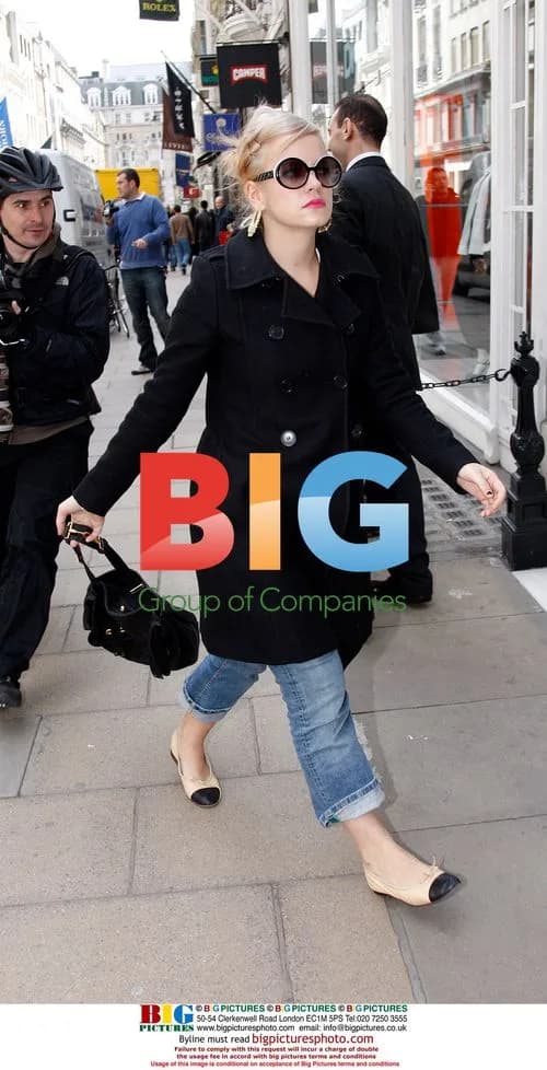 Lily Allen shopping in London