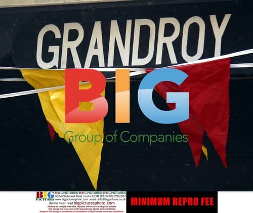 Lewis Hamilton with Family in Grenada