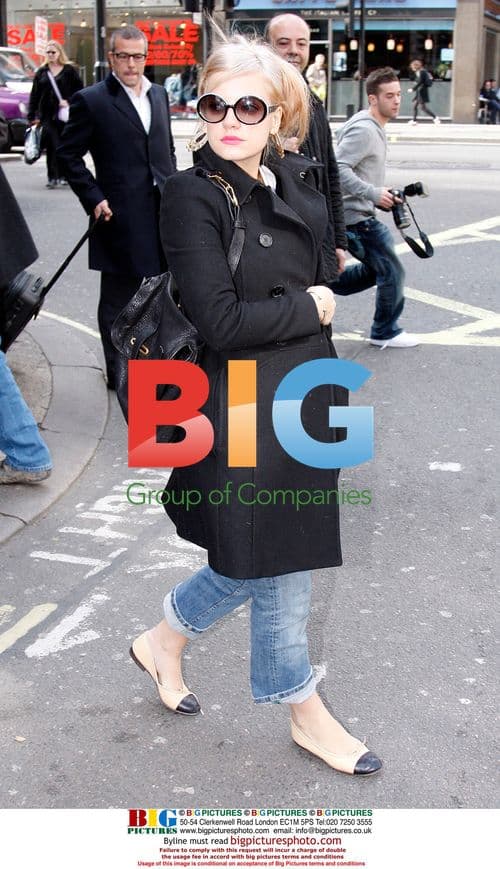 Lily Allen Goes Shopping in London