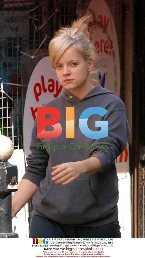 Lily Allen Shopping in Tracksuit
