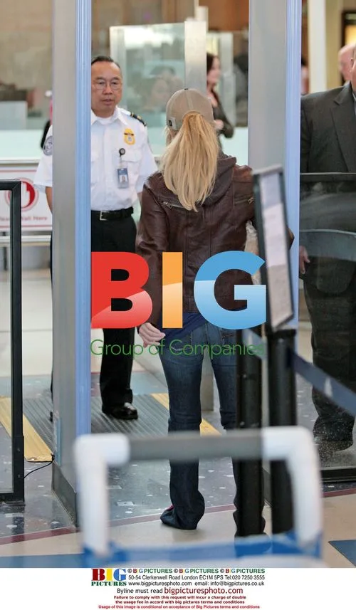 Jessica and Ashlee Simpson Depart LAX