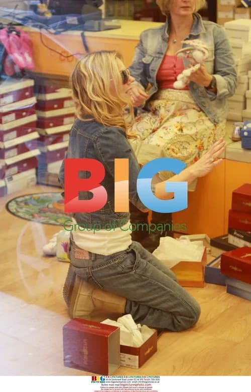 Geri Halliwell Shopping with Bluebell