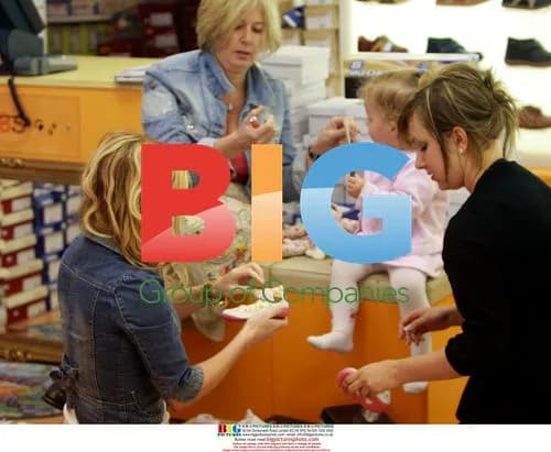 Geri Halliwell shopping with daughter