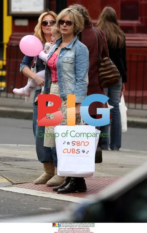 Geri Halliwell Shopping with Daughter