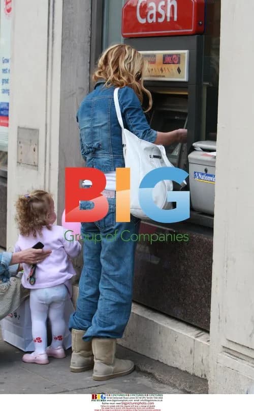 Geri Halliwell Shopping with Daughter