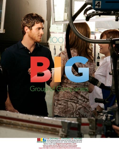 Amy Adams, Mary Lynn Rajskub, and Chris Messina on 'Julie & Julia' set