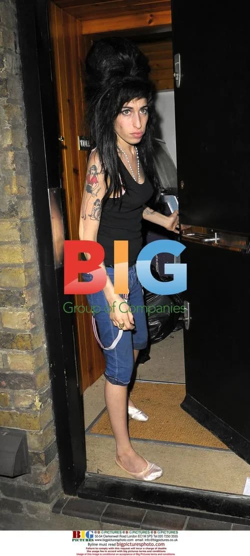 Amy Winehouse Partying with Sadie Frost