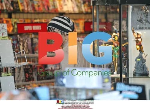 Pete Wentz browses comics and shops in LA