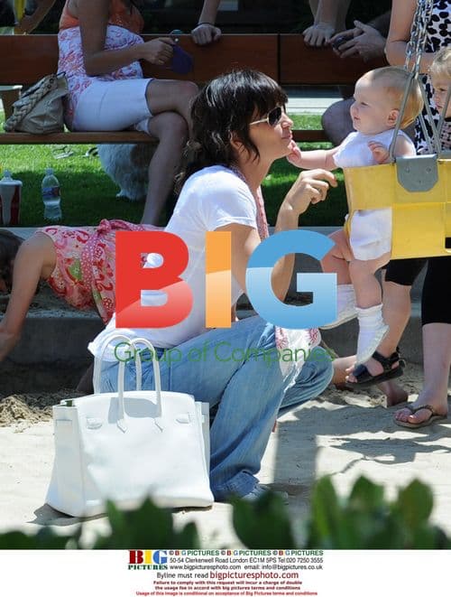 Rosetta Getty plays with daughter in Malibu