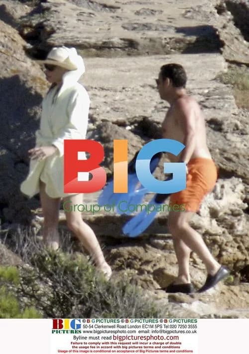 Sarkozy and Bruni swim at villa
