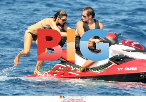 Cindy Crawford enjoys cruise with Clooney