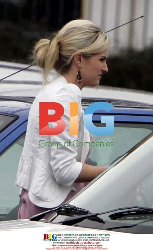 Hollyoaks Actress Out Shopping