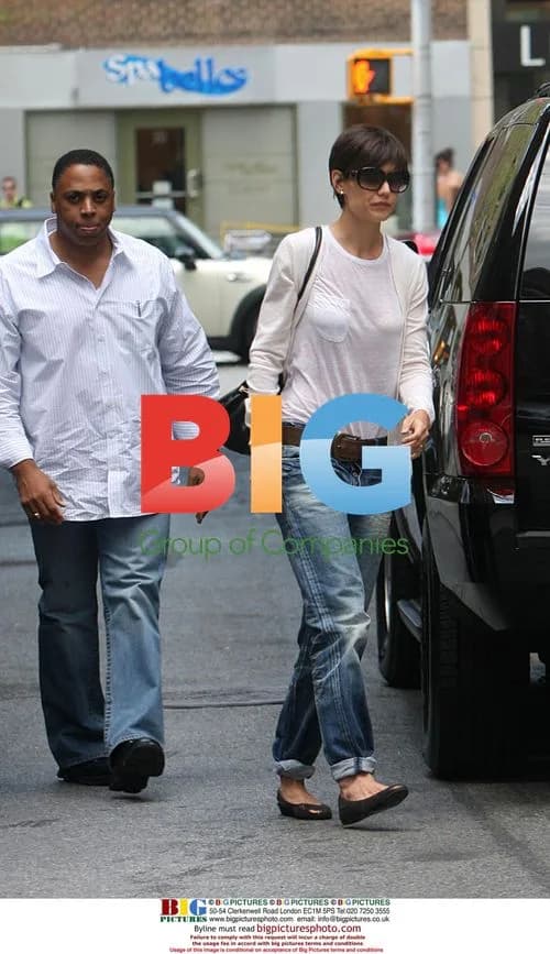 Katie Holmes Arrives at Play Rehearsals