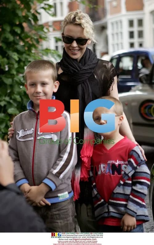 Kylie Minogue Signing Autographs