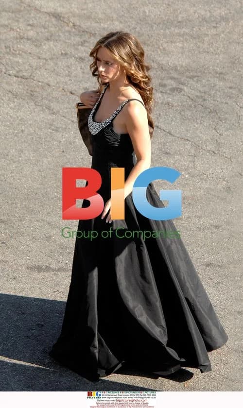 Jennifer Love Hewitt on Ghost Whisperer Set