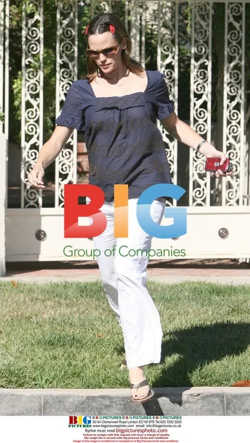 Jennifer Garner Leaves Friend's House