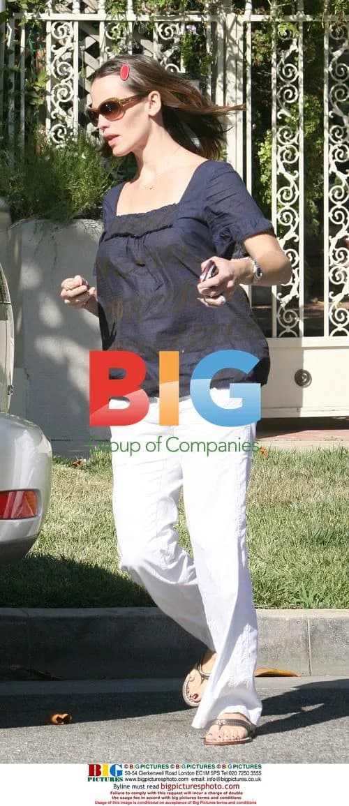 Jennifer Garner leaves friend's house