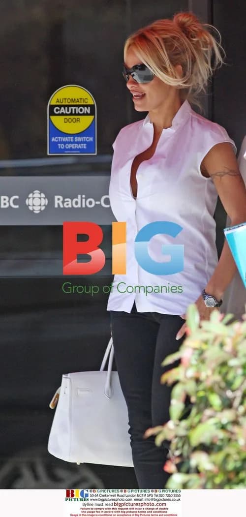 Pamela Anderson Leaves Radio Interview