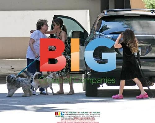 Rachel Bilson with her dog and sister
