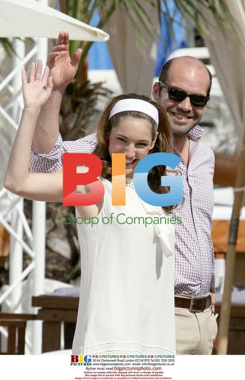 Kelly Brook and Billy Zane on Cannes beach