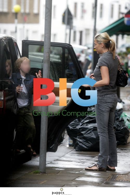 Nicole Appleton with 'Oasis Boys'