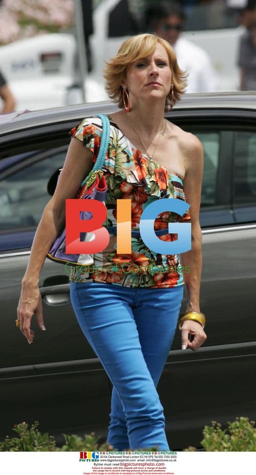 Molly Shannon on Kath & Kim set