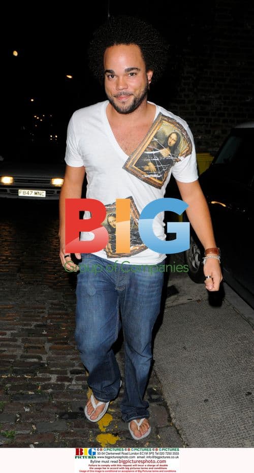 Nate James visits Amy Winehouse in Camden