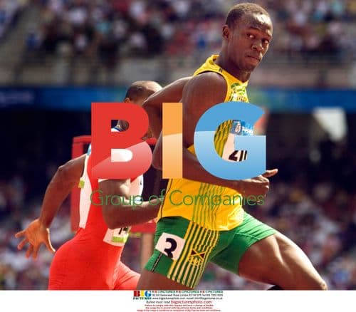 Usain Bolt Wins 100m Heat at 2008 Olympics