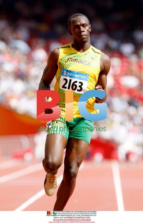 Usain Bolt wins 100m heat at 2008 Olympics