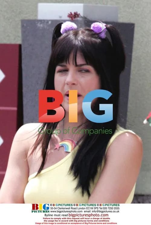 Selma Blair on Kath & Kim Set