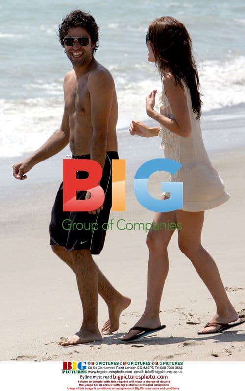 Adrian Grenier Celebrates Single Life