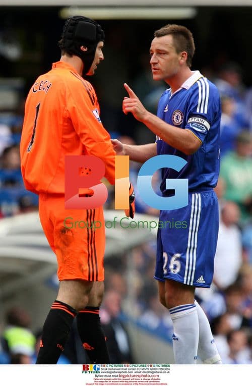 Chelsea's Terry and Cech at season opener