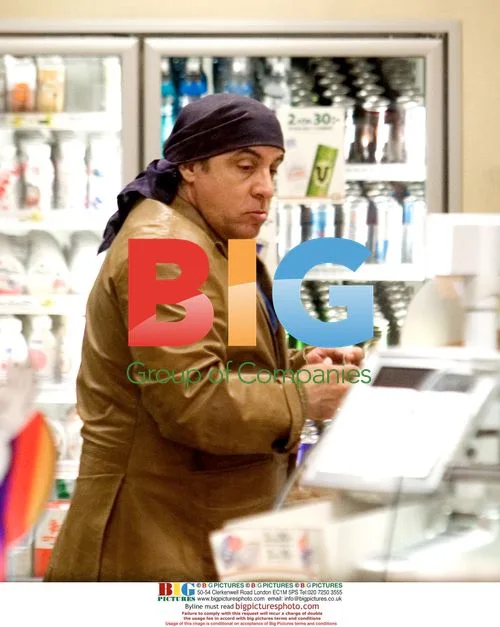 Steven Van Zandt buying snacks