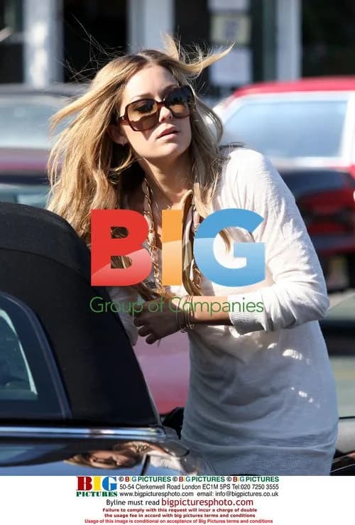 Lauren Conrad Leaves Photo Shoot