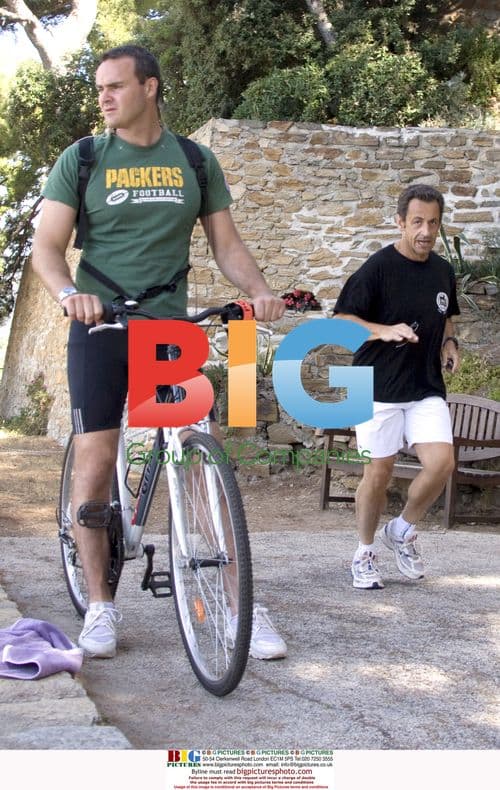 Sarkozy and Bruni relax on vacation