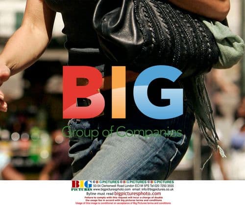 Jennifer Aniston shops on Madison Ave