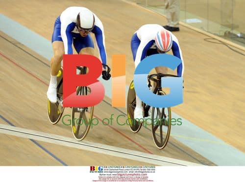 Chris Hoy beats Jason Kenny in men's sprint final