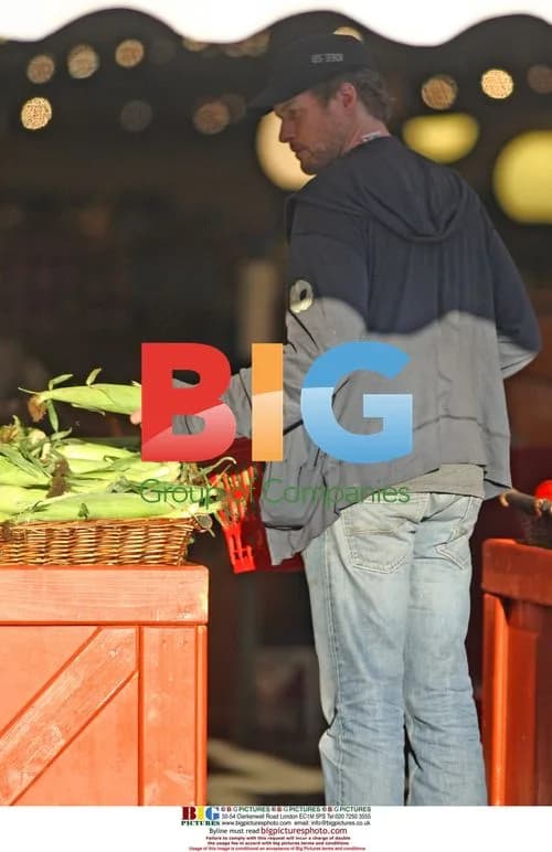 James Tupper and Anne Heche Shopping