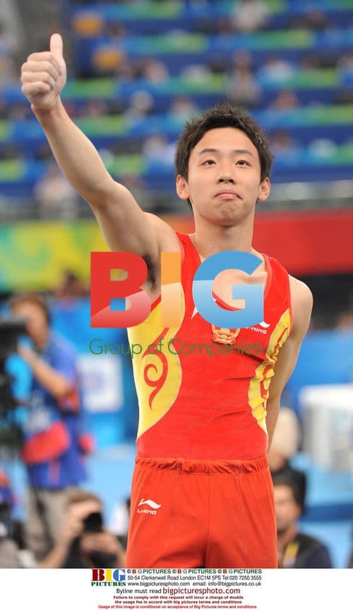 Zou Kai wins gold in men's horizontal bar